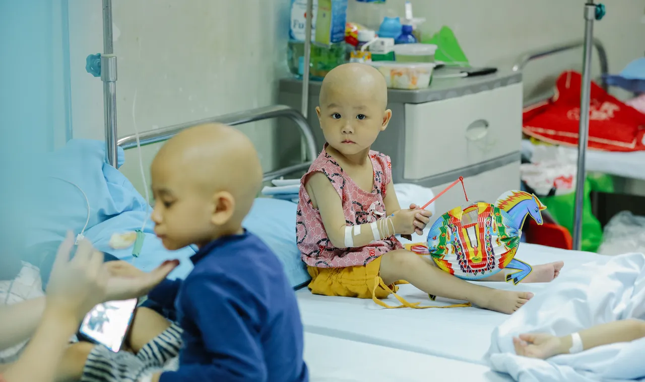 Ghép tế bào gốc: “Phao cứu sinh” cho trẻ mắc ung thư nguyên bào thần kinh